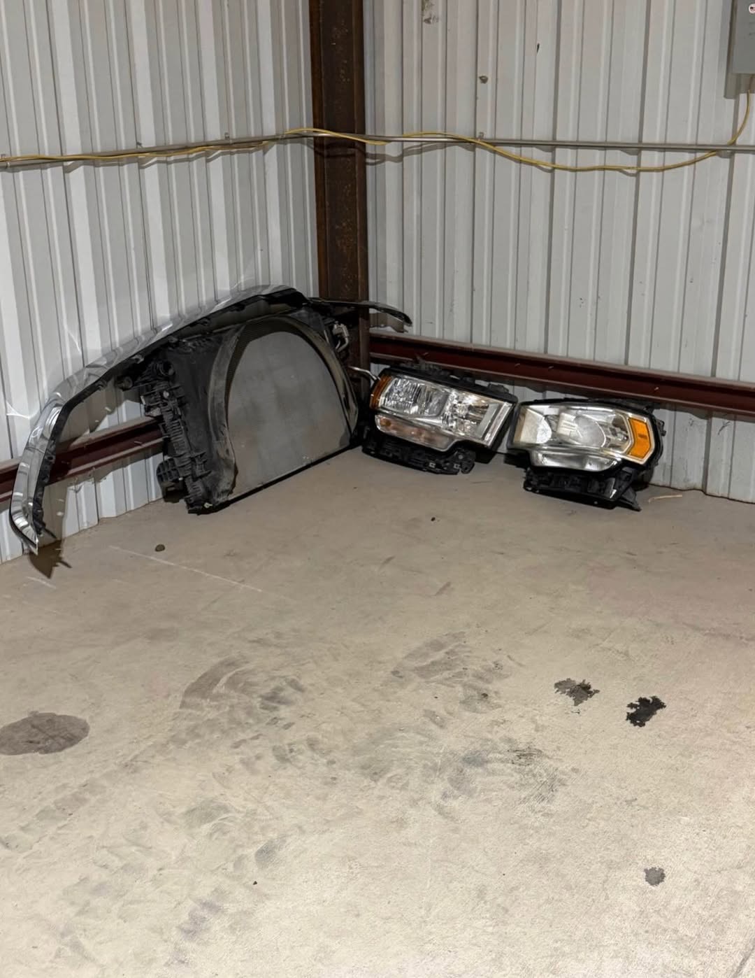 FAIRLY USED 5TH GEN RAM COMPLETE FRONT CLIP image 2