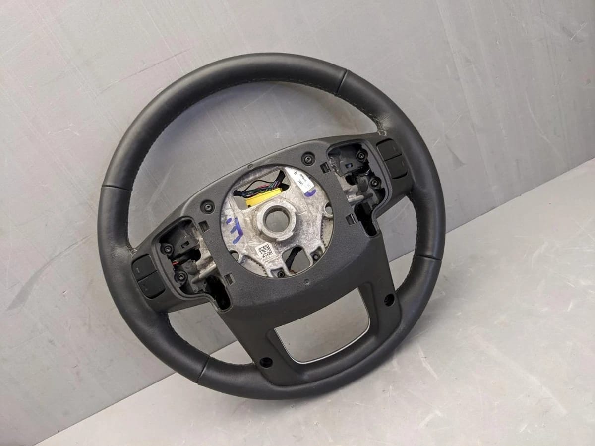 2020–2021 GMC SIERRA OEM STEERING WHEEL (SHINY BLACK LEATHER) image 4