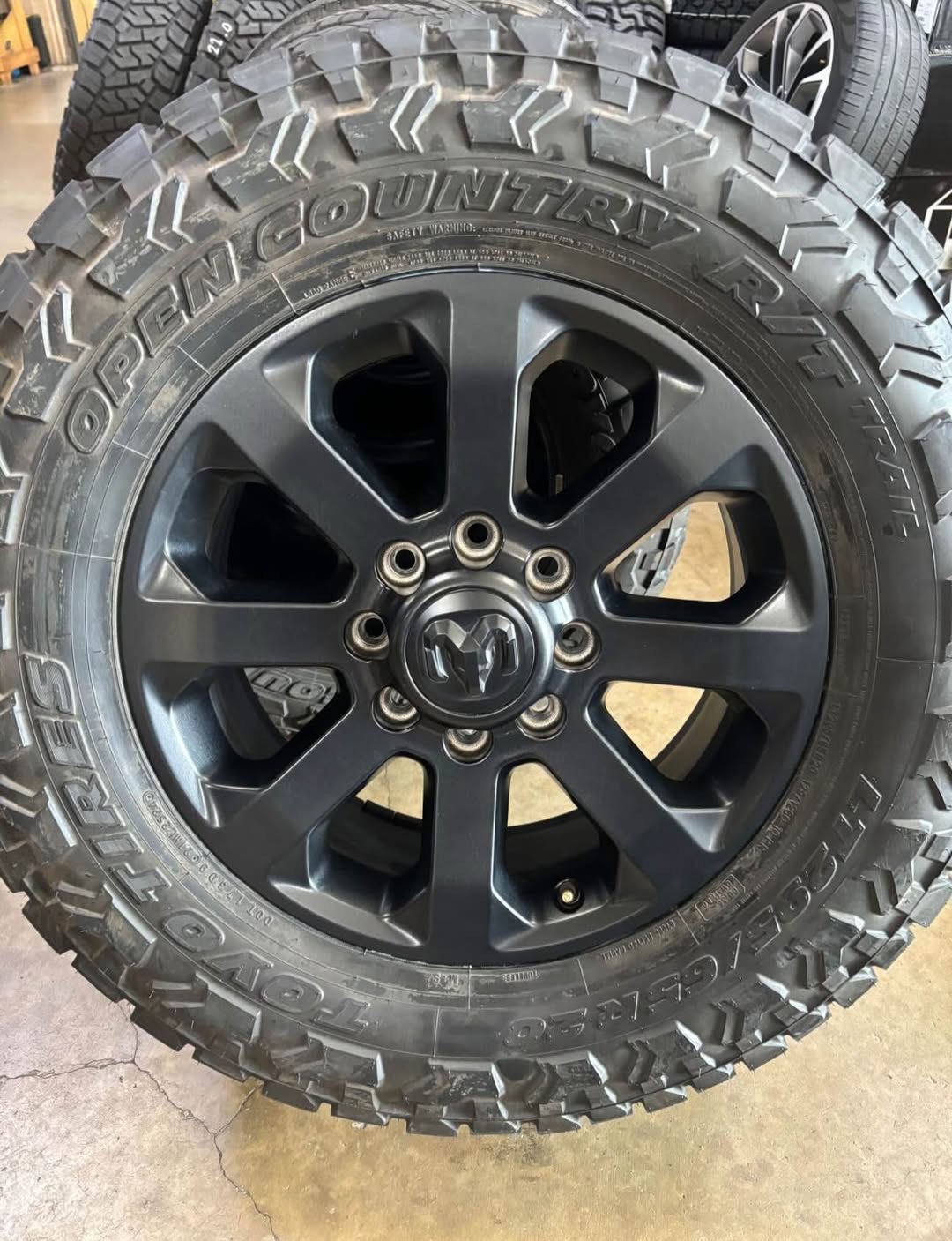 RAM R/T 22” WHEELS (CHROME & BLACK) image 5