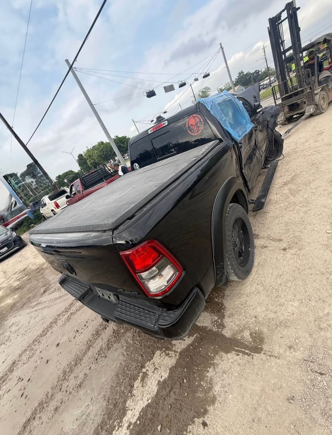 2021 Ram 1500 5.7 parts out  high-quality OEM Dodge Ram truck parts available for sale. Various components from a 5.7L HEMI Ram, perfect for replacements, repairs, or upgrades. image 2