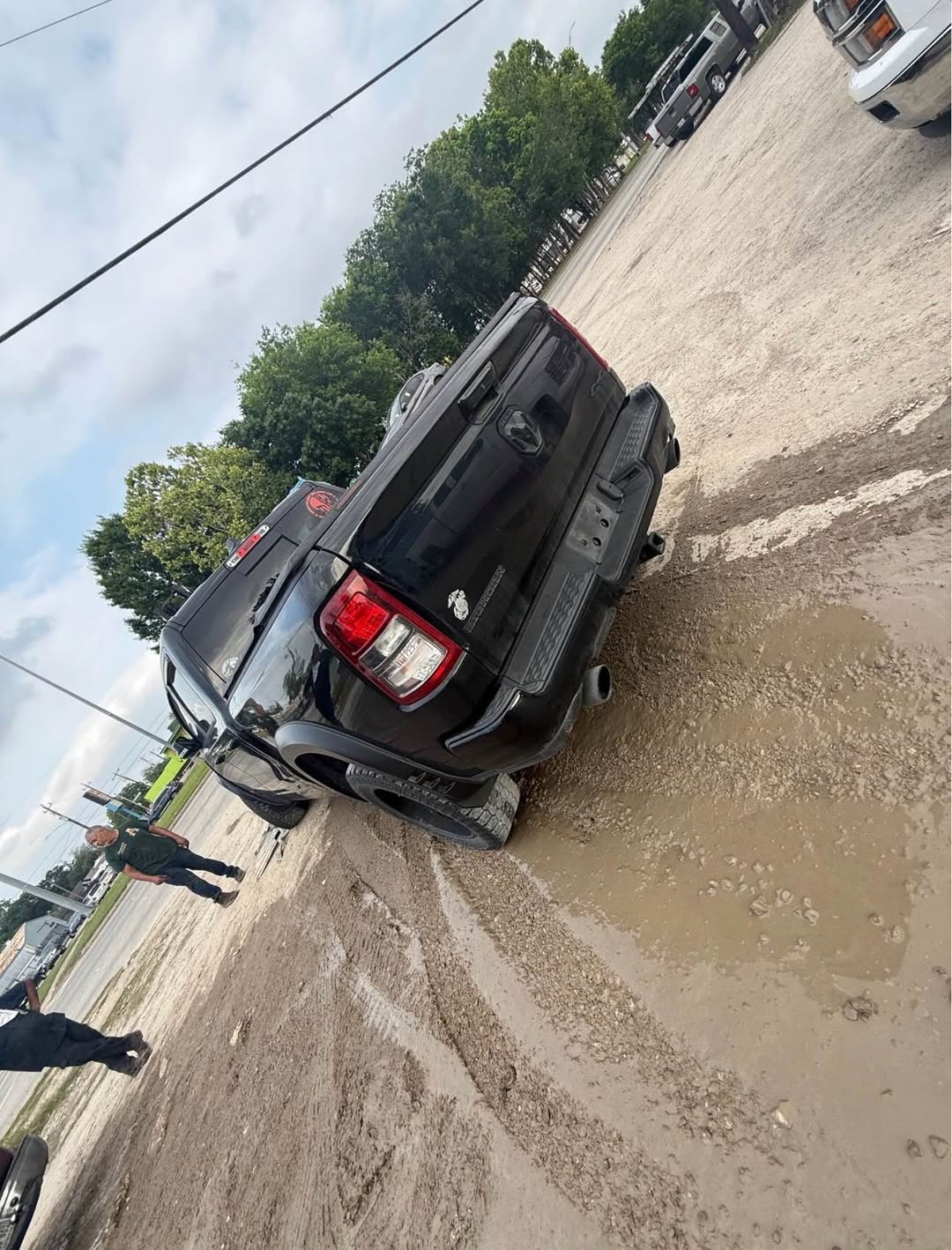 2021 Ram 1500 5.7 parts out  high-quality OEM Dodge Ram truck parts available for sale. Various components from a 5.7L HEMI Ram, perfect for replacements, repairs, or upgrades. image 4