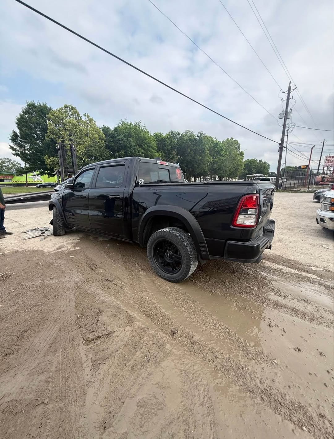 2021 Ram 1500 5.7 parts out  high-quality OEM Dodge Ram truck parts available for sale. Various components from a 5.7L HEMI Ram, perfect for replacements, repairs, or upgrades. image 5